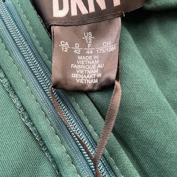 DKNY
Women's Flutter Sleeve Waist burn out Velvet Fit and Flare Dress 12 green - Picture 3 of 5